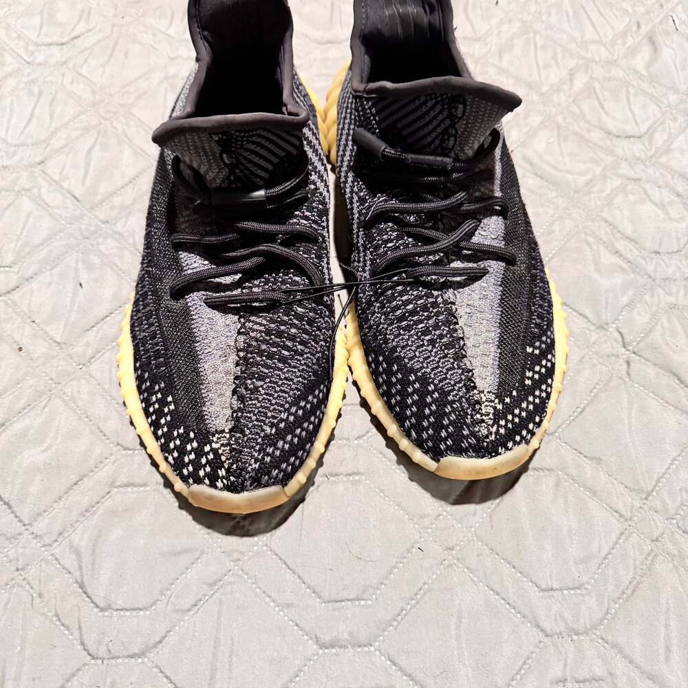 Adidas Yeezy Boost 350 V2 Carbon